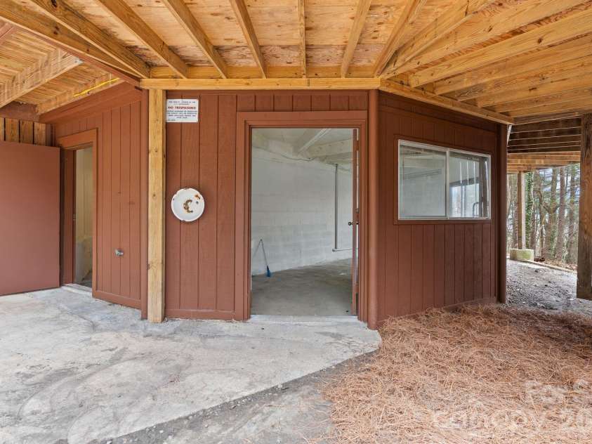 355 Sunset Drive, Asheville, NC 28804.  MLS# CAR4361101, YatesRealty ID 23517. 