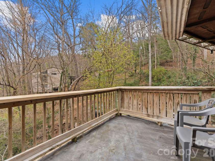 355 Sunset Drive, Asheville, NC 28804.  MLS# CAR4361101, YatesRealty ID 23517. 