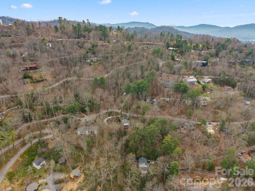 355 Sunset Drive, Asheville, NC 28804.  MLS# CAR4361101, YatesRealty ID 23517. 