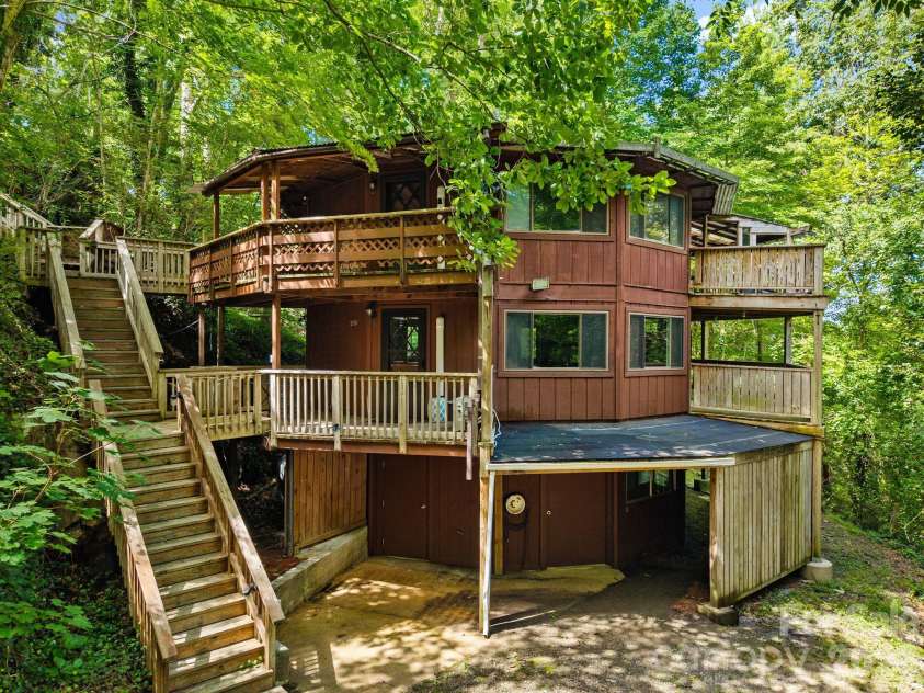 355 Sunset Drive, Asheville, NC 28804.  MLS# CAR4361101, YatesRealty ID 23517. 