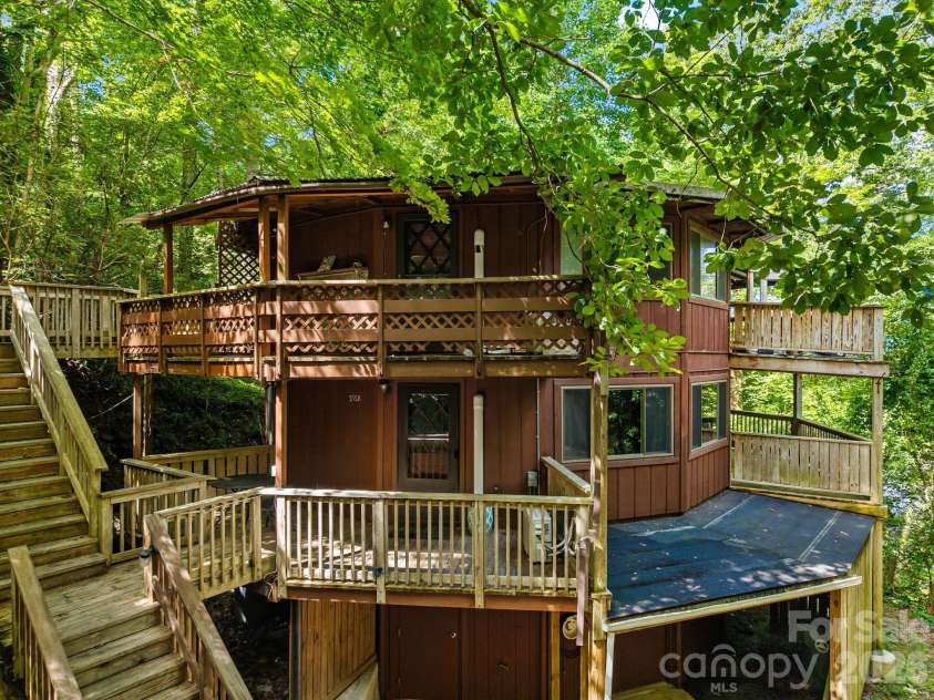 355 Sunset Drive, Asheville, NC 28804.  MLS# CAR4361101, YatesRealty ID 23517. 