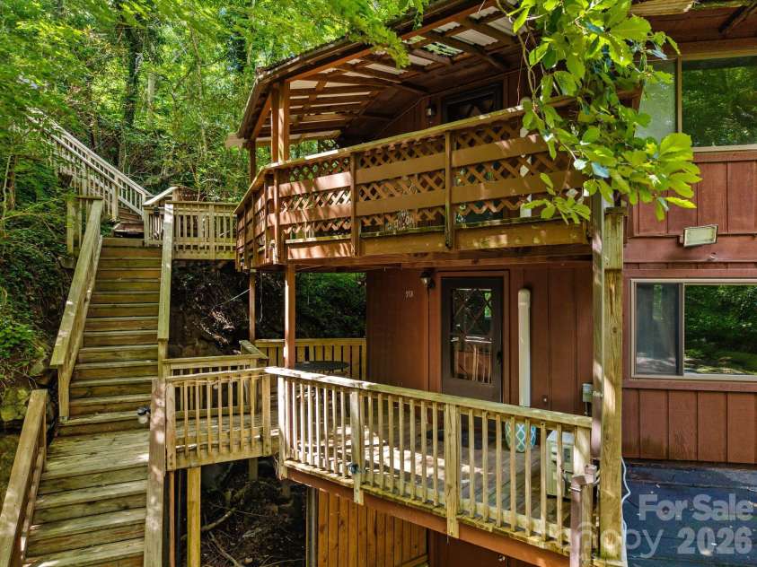355 Sunset Drive, Asheville, NC 28804.  MLS# CAR4361101, YatesRealty ID 23517. 