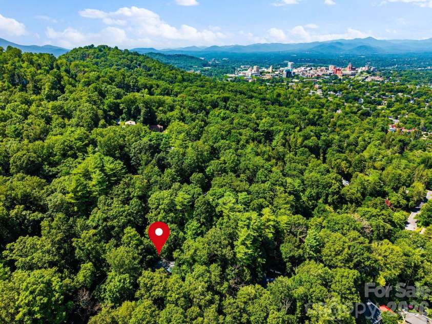 355 Sunset Drive, Asheville, NC 28804.  MLS# CAR4361101, YatesRealty ID 23517. 