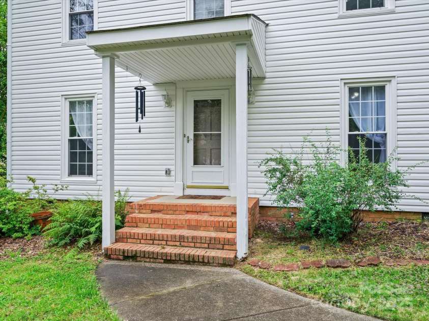 7317 Red Branch Lane, Charlotte, NC 28226.  MLS# CAR4264702, YatesRealty ID 23517. 