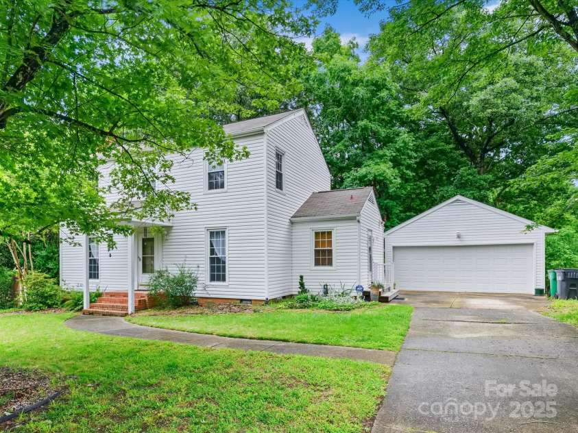 7317 Red Branch Lane, Charlotte, NC 28226.  MLS# CAR4264702, YatesRealty ID 23517. 