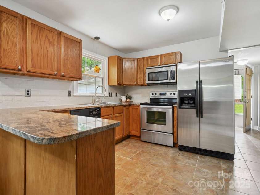 7317 Red Branch Lane, Charlotte, NC 28226.  MLS# CAR4264702, YatesRealty ID 23517. 