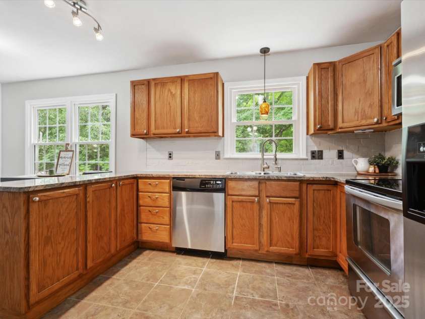 7317 Red Branch Lane, Charlotte, NC 28226.  MLS# CAR4264702, YatesRealty ID 23517. 