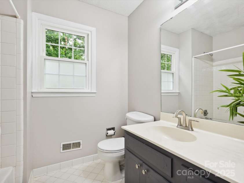7317 Red Branch Lane, Charlotte, NC 28226.  MLS# CAR4264702, YatesRealty ID 23517. 