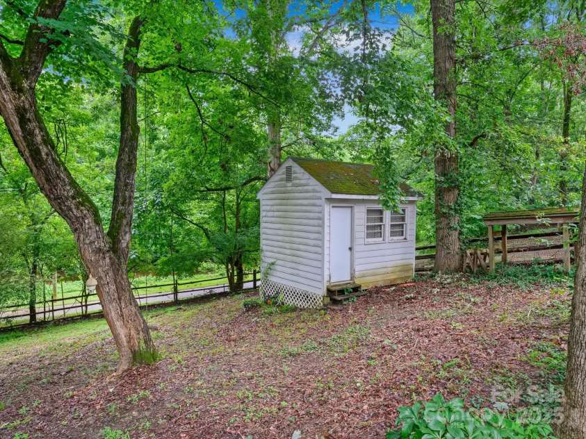7317 Red Branch Lane, Charlotte, NC 28226.  MLS# CAR4264702, YatesRealty ID 23517. 
