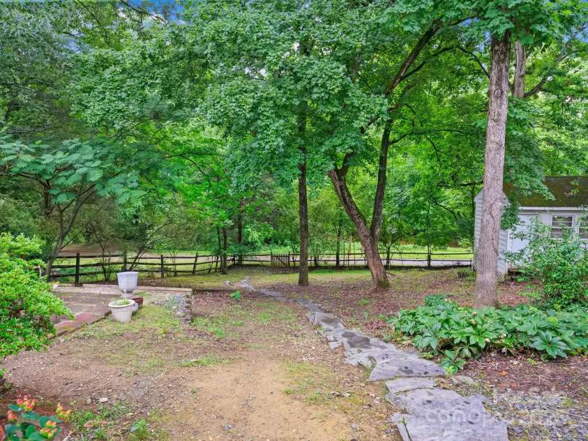 7317 Red Branch Lane, Charlotte, NC 28226.  MLS# CAR4264702, YatesRealty ID 23517. 