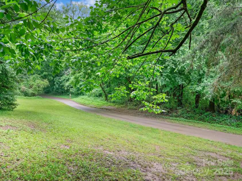 7317 Red Branch Lane, Charlotte, NC 28226.  MLS# CAR4264702, YatesRealty ID 23517. 