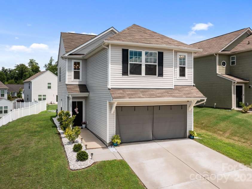 1207 Skyflower Way, Charlotte, NC 28214.  MLS# CAR4269220, YatesRealty ID 23518. 
