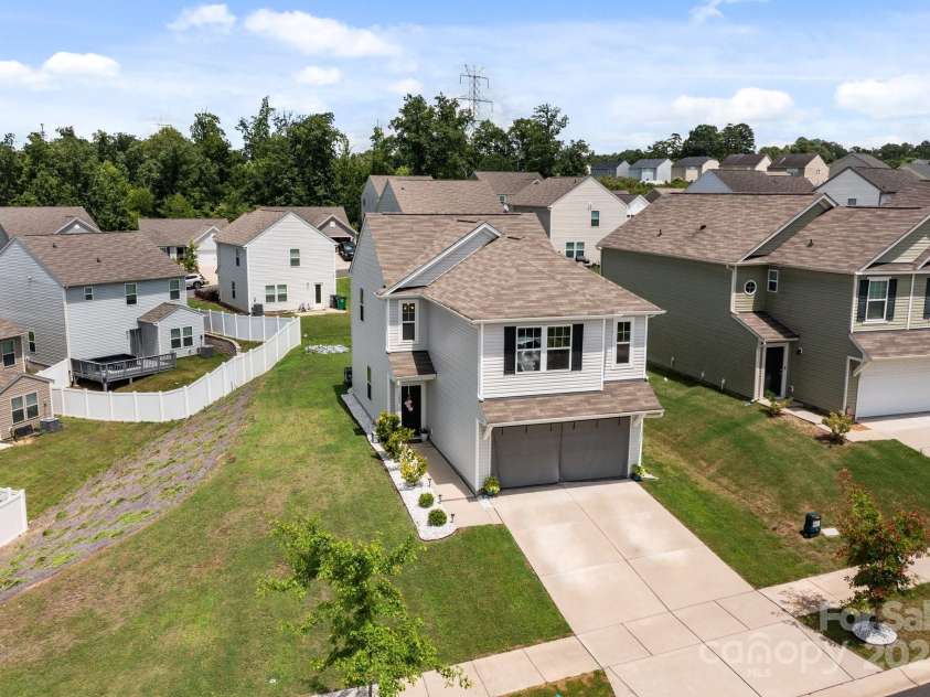 1207 Skyflower Way, Charlotte, NC 28214.  MLS# CAR4269220, YatesRealty ID 23518. 