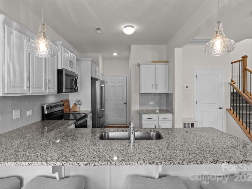 1207 Skyflower Way, Charlotte, NC 28214.  MLS# CAR4269220, YatesRealty ID 23518. Granite counters and spacious breakfast bar