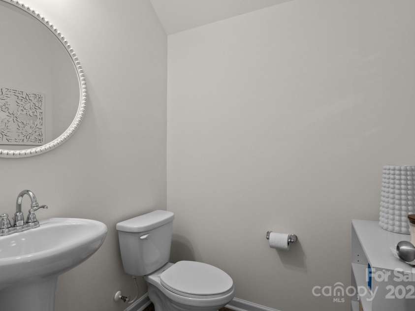 1207 Skyflower Way, Charlotte, NC 28214.  MLS# CAR4269220, YatesRealty ID 23518. Half bath on main level