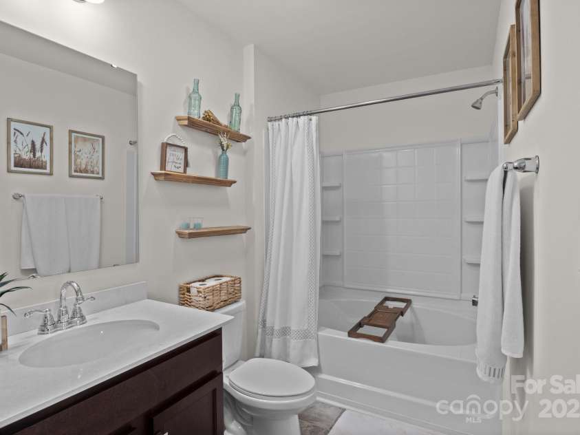 1207 Skyflower Way, Charlotte, NC 28214.  MLS# CAR4269220, YatesRealty ID 23518. Hall bath upstairs w/ soaking tub/shower combo