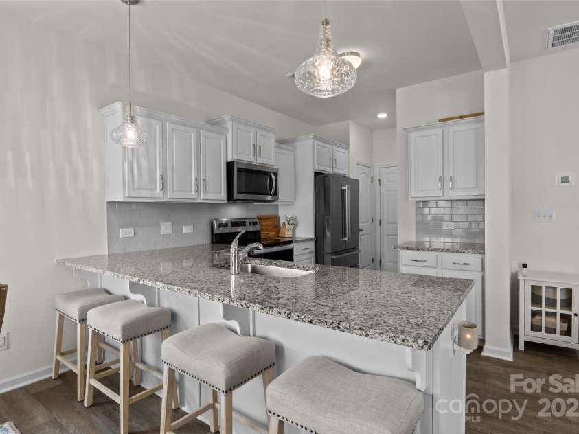 1207 Skyflower Way, Charlotte, NC 28214.  MLS# CAR4269220, YatesRealty ID 23518. Staggered height, white cabinets