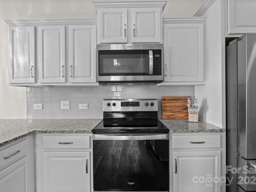 1207 Skyflower Way, Charlotte, NC 28214.  MLS# CAR4269220, YatesRealty ID 23518. Subway tile backsplash