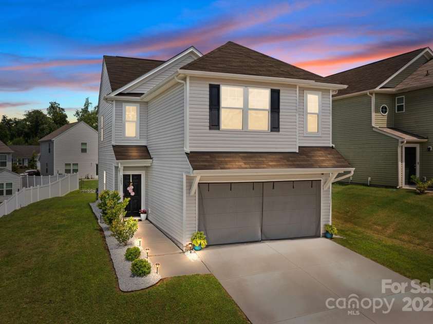 1207 Skyflower Way, Charlotte, NC 28214.  MLS# CAR4269220, YatesRealty ID 23518. Welcome to 1207 Skyflower Way!