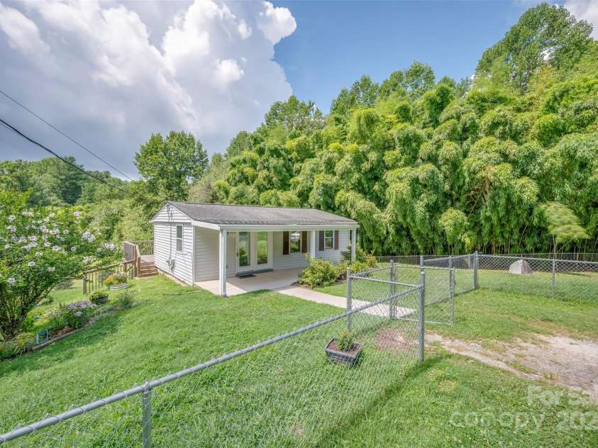 1380 Old Dana Road, Hendersonville, NC 28792.  MLS# CAR4275821, YatesRealty ID 23519. 