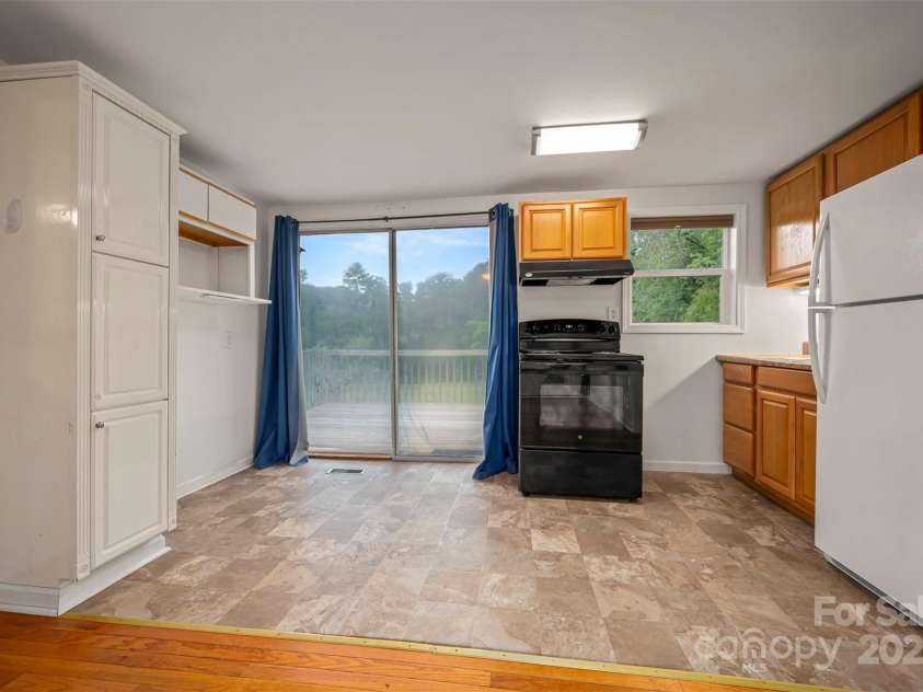 1380 Old Dana Road, Hendersonville, NC 28792.  MLS# CAR4275821, YatesRealty ID 23519. 