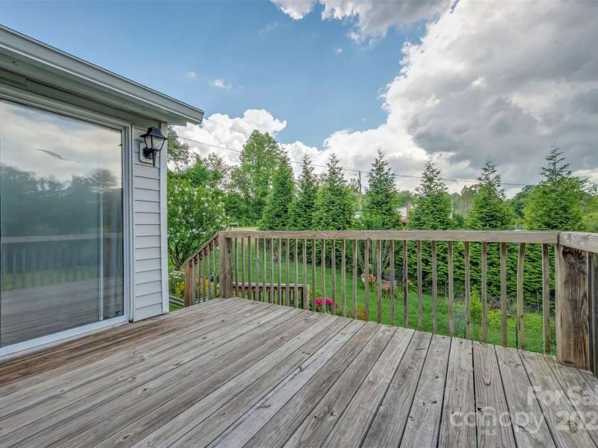 1380 Old Dana Road, Hendersonville, NC 28792.  MLS# CAR4275821, YatesRealty ID 23519. 