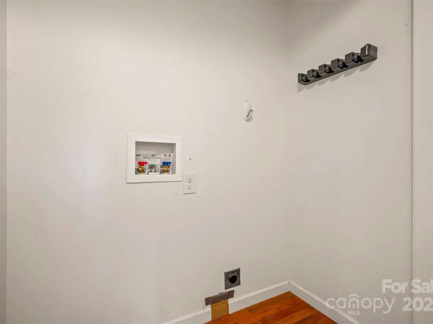 1380 Old Dana Road, Hendersonville, NC 28792.  MLS# CAR4275821, YatesRealty ID 23519. 