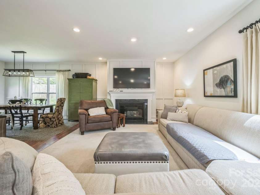 274 Old Bristol Road, Boone, NC 28607.  MLS# CAR4255552, YatesRealty ID 23520. Family Room