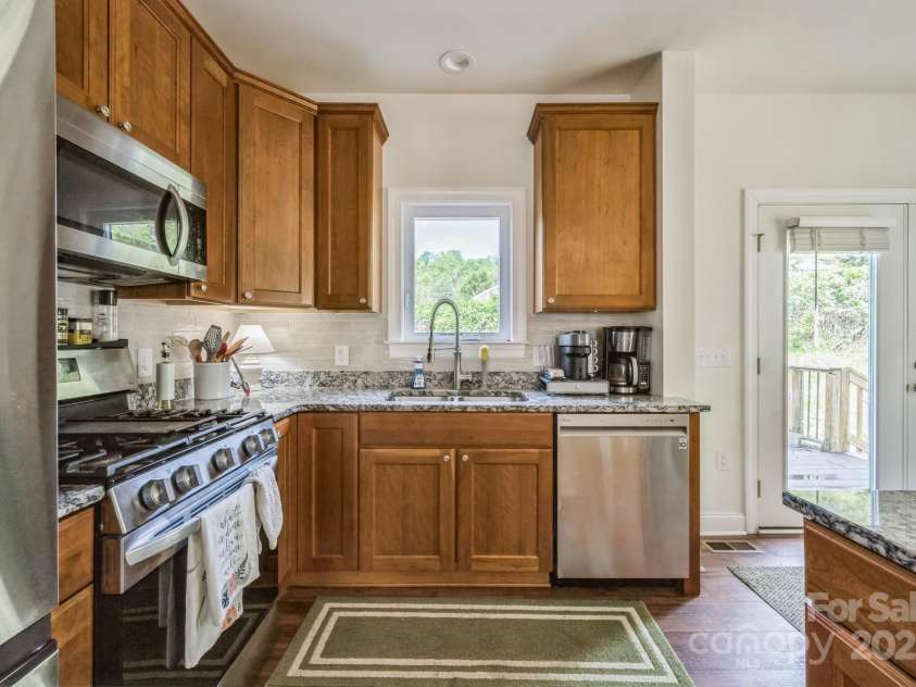 274 Old Bristol Road, Boone, NC 28607.  MLS# CAR4255552, YatesRealty ID 23520. Kitchen