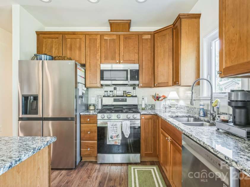 274 Old Bristol Road, Boone, NC 28607.  MLS# CAR4255552, YatesRealty ID 23520. Kitchen