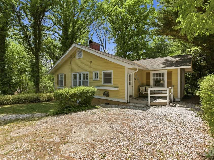 662 Biltmore Avenue, Asheville, NC 28803.  MLS# CAR4375628, YatesRealty ID 23522. 