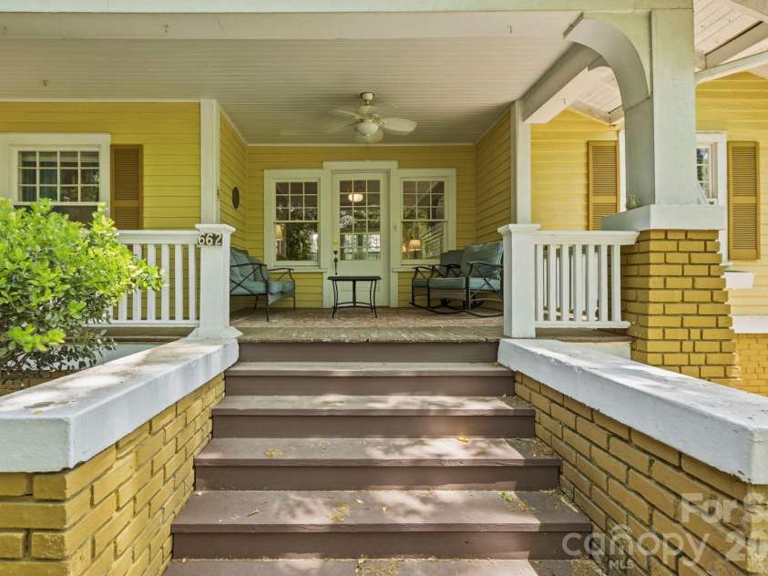 662 Biltmore Avenue, Asheville, NC 28803.  MLS# CAR4375628, YatesRealty ID 23522. 