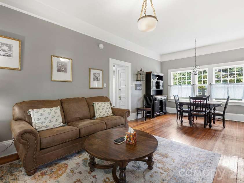 662 Biltmore Avenue, Asheville, NC 28803.  MLS# CAR4375628, YatesRealty ID 23522. 