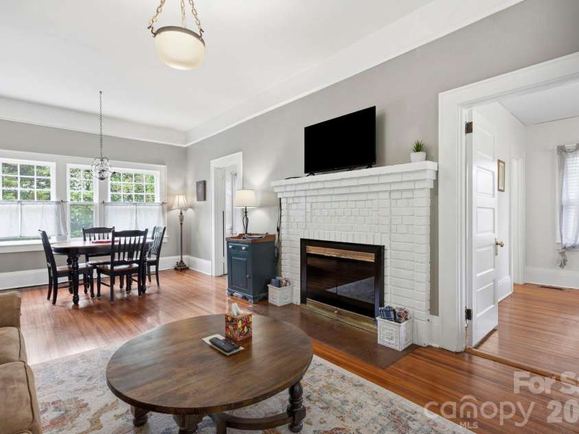662 Biltmore Avenue, Asheville, NC 28803.  MLS# CAR4375628, YatesRealty ID 23522. 
