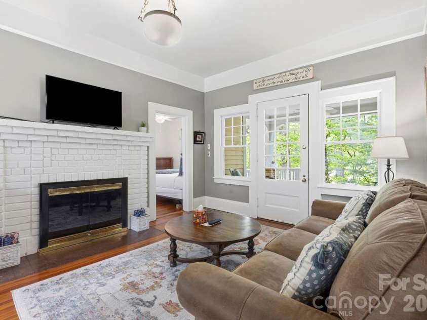 662 Biltmore Avenue, Asheville, NC 28803.  MLS# CAR4375628, YatesRealty ID 23522. 