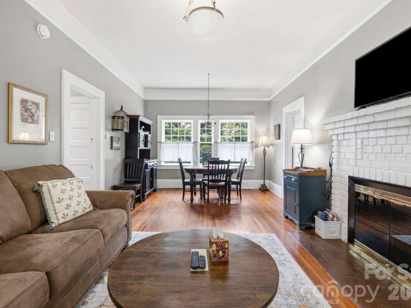 662 Biltmore Avenue, Asheville, NC 28803.  MLS# CAR4375628, YatesRealty ID 23522. 