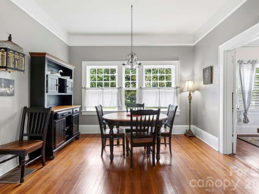 662 Biltmore Avenue, Asheville, NC 28803.  MLS# CAR4375628, YatesRealty ID 23522. 