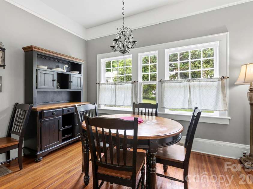 662 Biltmore Avenue, Asheville, NC 28803.  MLS# CAR4375628, YatesRealty ID 23522. 