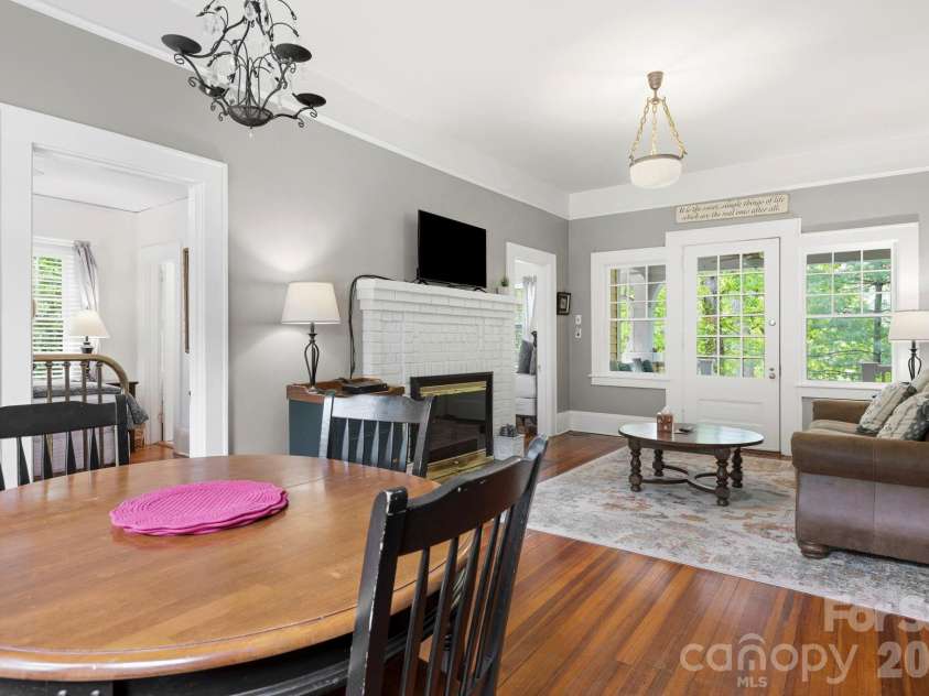 662 Biltmore Avenue, Asheville, NC 28803.  MLS# CAR4375628, YatesRealty ID 23522. 