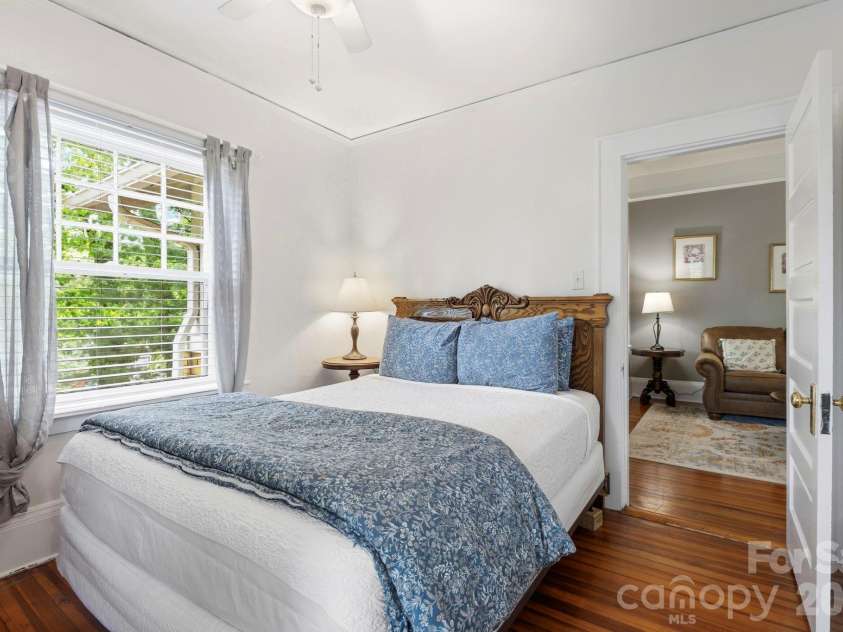 662 Biltmore Avenue, Asheville, NC 28803.  MLS# CAR4375628, YatesRealty ID 23522. 