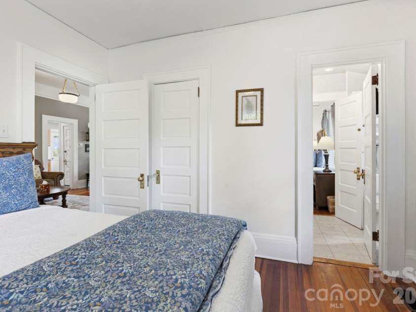 662 Biltmore Avenue, Asheville, NC 28803.  MLS# CAR4375628, YatesRealty ID 23522. 