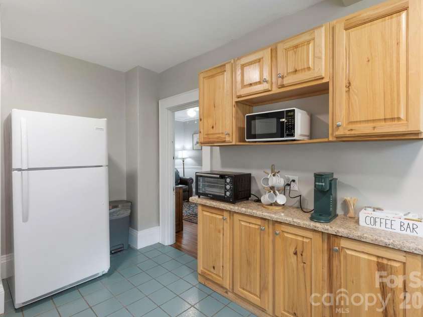 662 Biltmore Avenue, Asheville, NC 28803.  MLS# CAR4375628, YatesRealty ID 23522. 