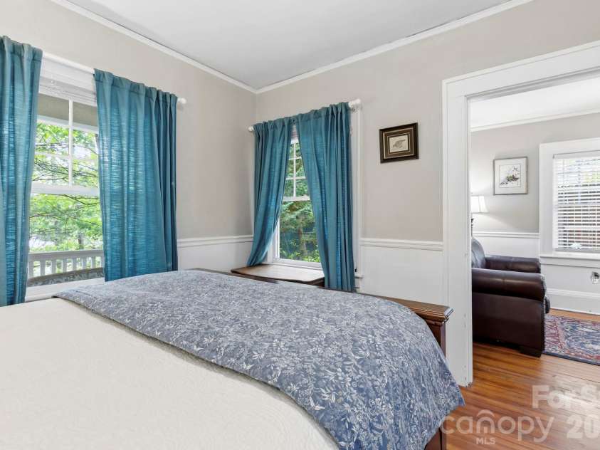 662 Biltmore Avenue, Asheville, NC 28803.  MLS# CAR4375628, YatesRealty ID 23522. 