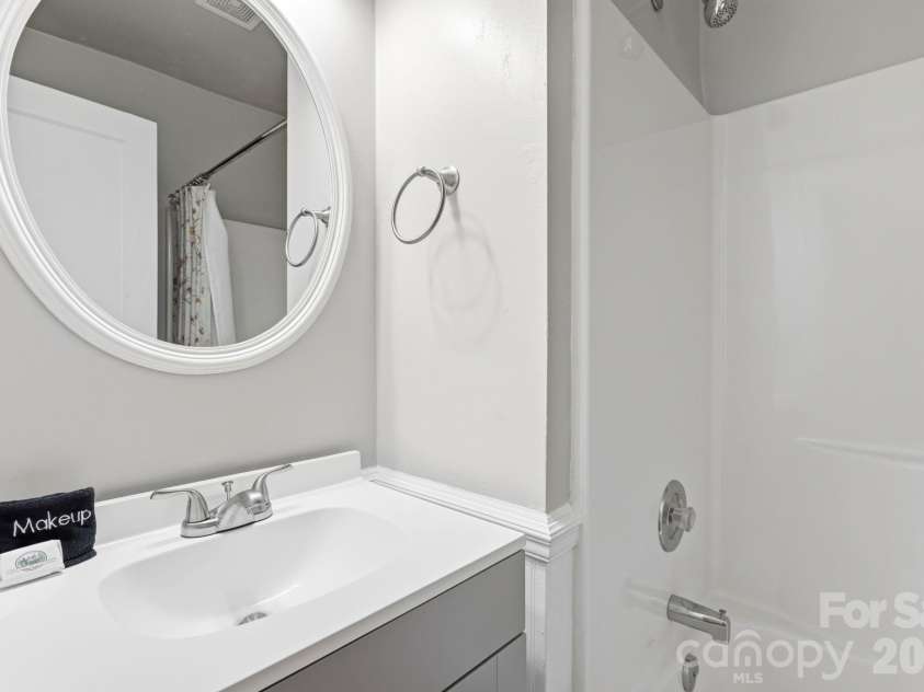 662 Biltmore Avenue, Asheville, NC 28803.  MLS# CAR4375628, YatesRealty ID 23522. 