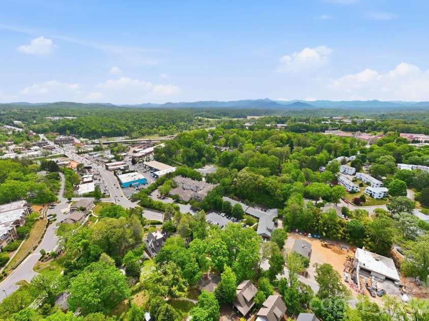 662 Biltmore Avenue, Asheville, NC 28803.  MLS# CAR4375628, YatesRealty ID 23522. 