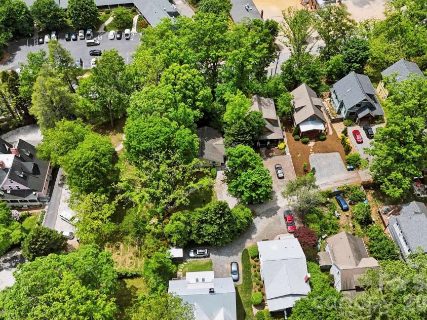 662 Biltmore Avenue, Asheville, NC 28803.  MLS# CAR4375628, YatesRealty ID 23522. 