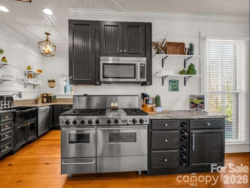 219 Stoney Mountain Road, Hendersonville, NC 28791.  MLS# CAR4389970, YatesRealty ID 23523. 