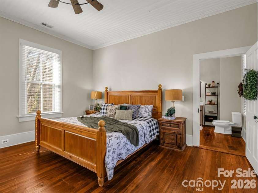 219 Stoney Mountain Road, Hendersonville, NC 28791.  MLS# CAR4389970, YatesRealty ID 23523. 