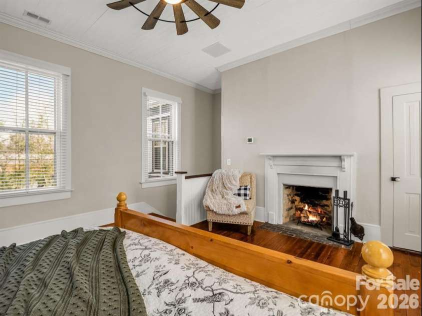 219 Stoney Mountain Road, Hendersonville, NC 28791.  MLS# CAR4389970, YatesRealty ID 23523. 