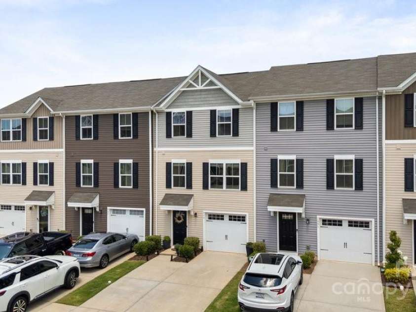 999 Rushing Lane, Fort Mill, SC 29715.  MLS# CAR4268062, YatesRealty ID 23523. 